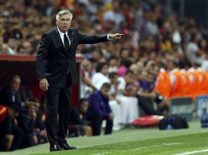 Ancelotti en la banda del Turk Telekom Arena.