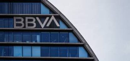 Fachada de la sede corporativa del BBVA, en el distrito de Las Tablas en Madrid.