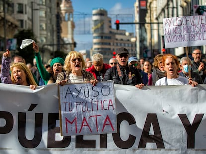 Cabecera de la masiva manifestación en Madrid por la defensa de la sanidad pública del pasado 13 de noviembre.