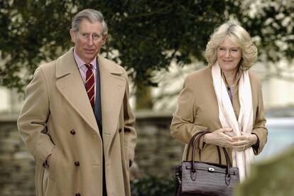 El príncipe Carlos con Camilla Parker Bowles en 2005.