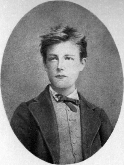 O francês Arthur Rimbaud (1854-1891), que publicou seu primeiro livro aos 15 anos, não precisou chegar aos 22 para conseguir tocar o teto, artisticamente falando. Além disso, aos 19 anos, depois de se tornar o primeiro a usar o verso livre e inaugurar a estética moderna (com obras como ‘Poesias’, ‘Carta do Vidente’ ou ‘Uma Temporada no Inferno’), decidiu que já era hora de fazer outra coisa. E não encontrou melhor forma de fazê-lo do que trocar a literatura pelo contrabando de armas.