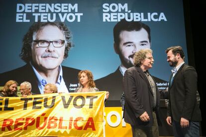 Los candidatos Joan Tardà y Gabriel Rufian de ERC duante el acto de inicio acto de campaña, Cornellá de Llobregat de Barcelona.
