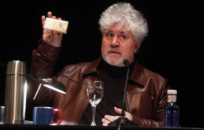 Pedro Almod&oacute;var imparte una clase magistral en el C&iacute;rculo de Bellas Artes de Madrid para la Escuela de Profesiones Art&iacute;sticas. 