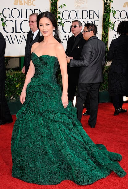 Catherine Zeta-Jones desató la fiebre por el verde en 2011 con este abullonado diseño de Monique Lhuillier.