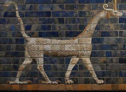 <i>El dragón de Marduk.</i> Relieve en ladrillo vitrificado. Museo Pérgamo de Berlín. 575 a. C.