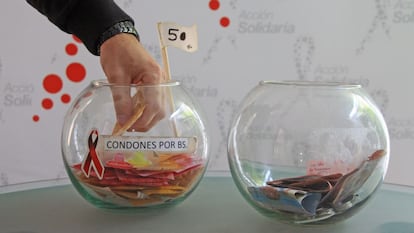 Condones que reparte la ONG Acci&oacute;n Solidaria.