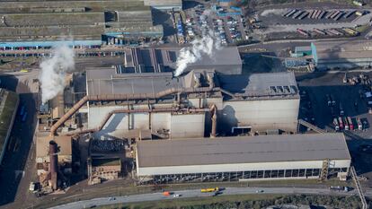 Vista aérea de la factoría Celsa Steelworks, en la ciudad de Cardiff.