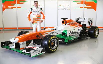 El britnico Paul Di Resta posa con el VJM06, el nuevo monoplaza del equio Force India.