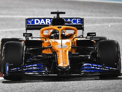 El español Carlos Sainz a bordo de su McLaren en el Gran Premio de Abu Dhabi de Fórmula 1, celebrado este domingo. 