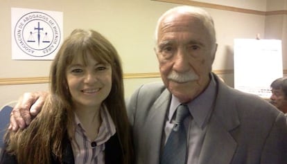 Adriana Fernández y Darío Rivas, familiares de víctimas del franquismo que se han querellado.