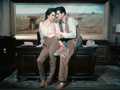 Elizabeth Taylor y Rock Hudson durante el rodaje de 'Gigante' en 1955.