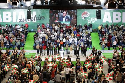 Andoni Ortuzar, presidente del PNV, durante el mitin que cerraba la asamblea general del partido en el BEC de Barakaldo (Bizkaia), este domingo.