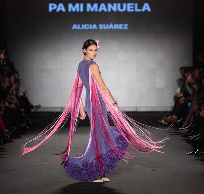 Una modelo durante el desfile de Alicia Suárez.