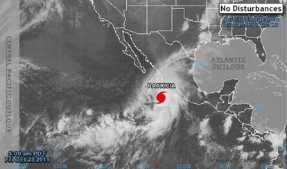 Imagen del viernes de la Agencia Nacional de Océanos y Atmósfera de Estados Unidos. En ese momento el huracán Patricia estaba llegando a la costa occidental de México.