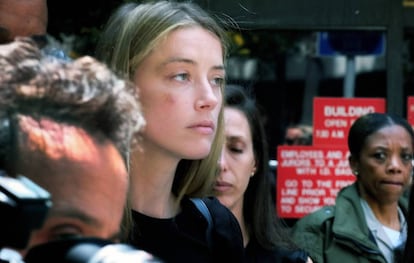 Amber Heard, tras declarar ante el juez.