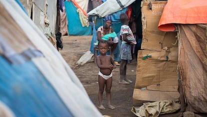 Un niño en Parc Cadeau I, uno de los campos de desplazados de haitianos en República Dominicana.