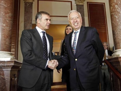 El ministre d'Afers Exteriors, José Manuel García-Margallo, amb el president del Círculo Ecuestre, Borja García-Nieto.