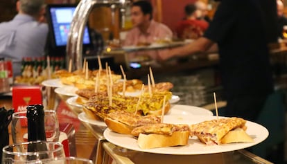 Los pinchos en la barra a punto de desaparecer