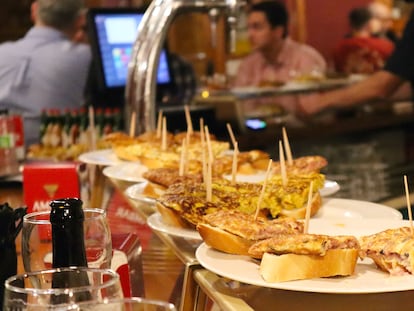 Los pinchos en la barra a punto de desaparecer