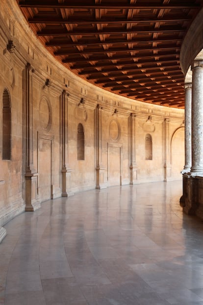 Patio interior del palacio de Carlos V, una construcción renacentista situada en la colina de la Alhambra.