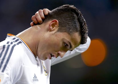 Ronaldo se lamenta durante el partido