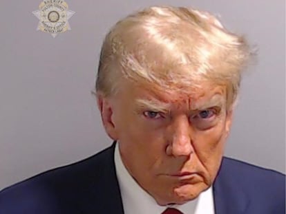 La foto de la ficha policial del expresidente de Estados Unidos Donald Trump.