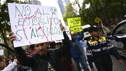 Protesta contra la Ley de Seguridad Interior en Ciudad de México.