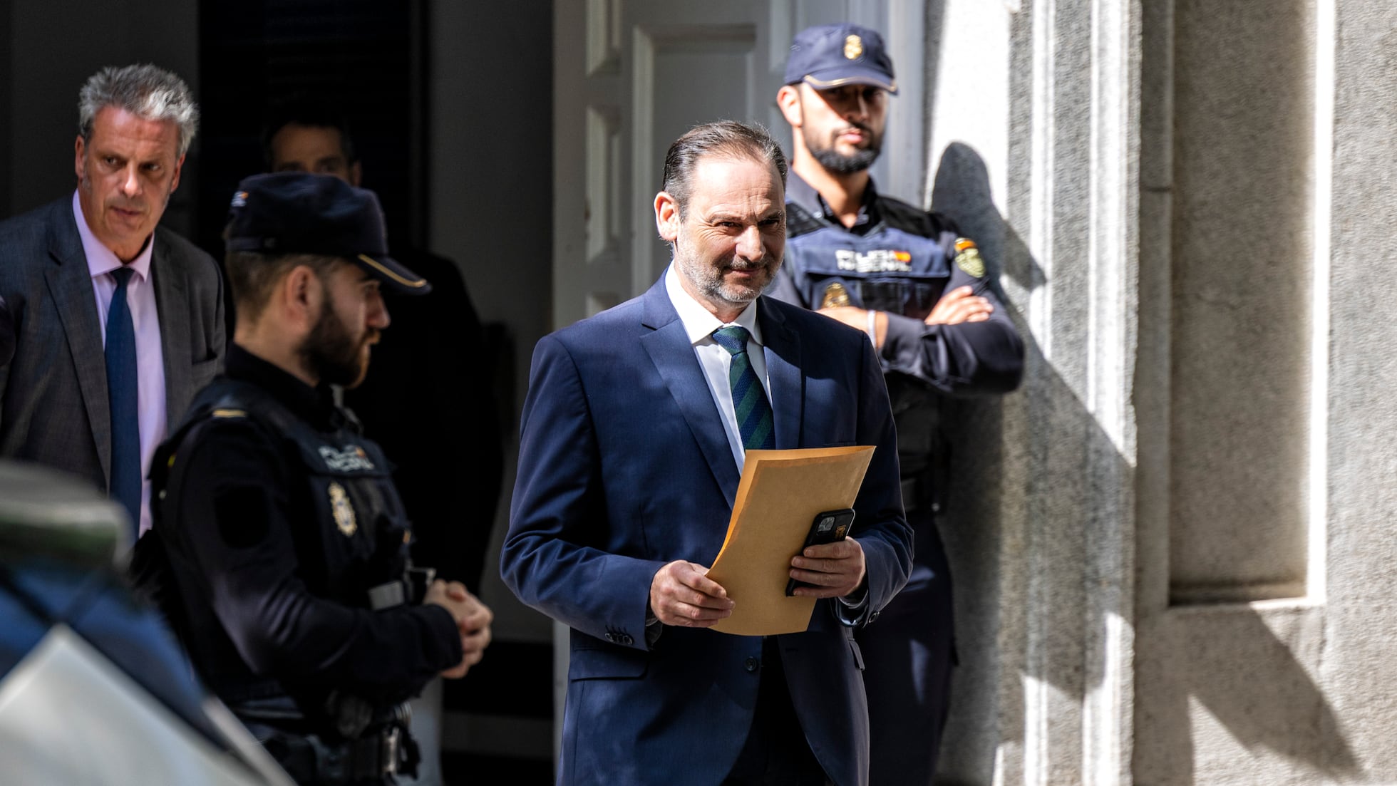 La Audiencia Nacional abre la línea de investigación sobre los pagos en metálico del PSOE a Ábalos | España | EL PAÍS