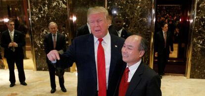 Donald Trump y Masayoshi Son, el martes en la Torre Trump (Nueva York).