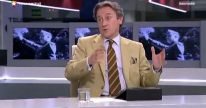 El periodista Hermann Tertsch, con la imagen de Franco detrás.