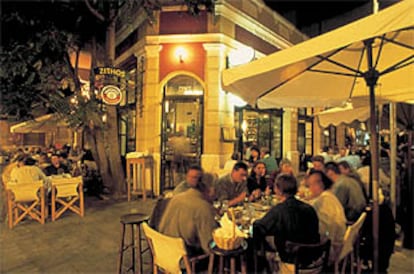 En las tabernas del barrio judío de Salónica, en Grecia, se respira el ambiente de las ciudades mediterráneas.