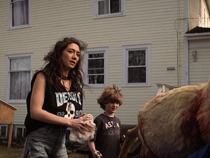 Sarah Mahler y Blane Crockarell en una escena de la película.
