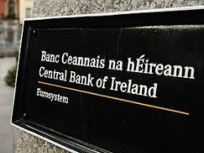 La UE y el FMI prestarán a Irlanda cerca de 100.000 millones a tres años
