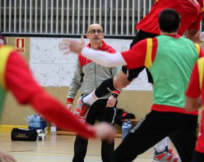 Jordi Rivera, entrenador de la selecci&oacute;n nacional de balonmano.