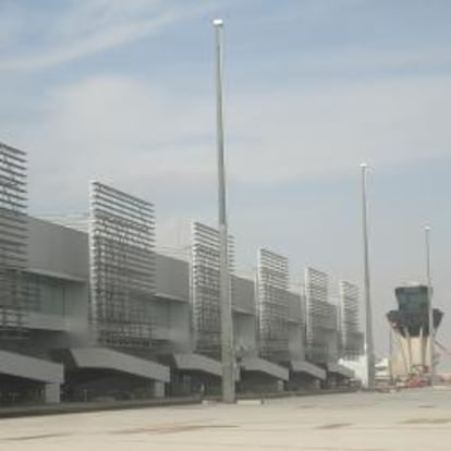 La apertura del aeropuerto de Sacyr en Murcia se atasca en Fomento y Defensa