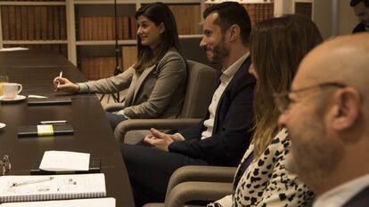 En primer plano: José Antonio Vernia (Red eléctrica), Marta de las Casas (Telefónica), Luís Díaz (Accenture) y María Vega (Santander)