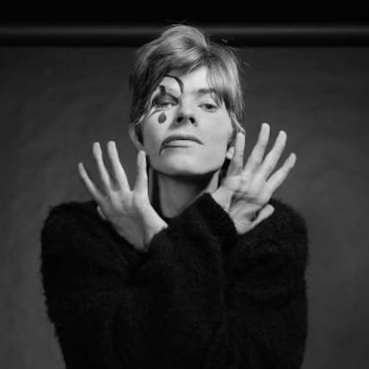 Una de las fotografías inéditas de Bowie del año 1967 que salieron a la luz el pasado mes de agosto.