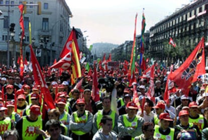 Manifestación sindical por el pleno empleo y los derechos sociales ayer en Barcelona.