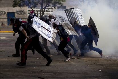 Batalla campal entre manifestantes contrarios al Gobierno y las fuerzas de seguridad de Venezuela. 