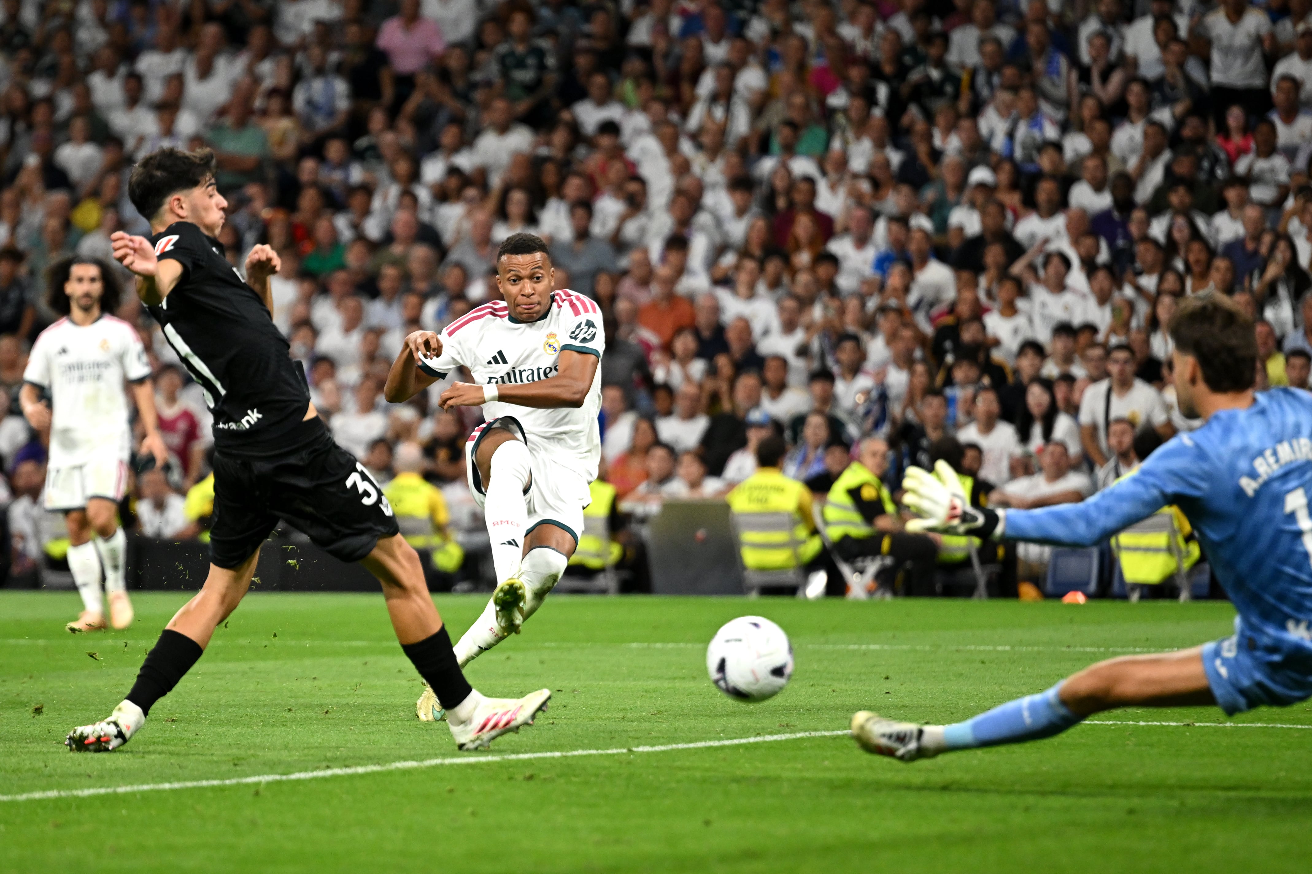 Mbappé y Bellingham calman al Bernabéu con una goleada contra la Real Sociedad
