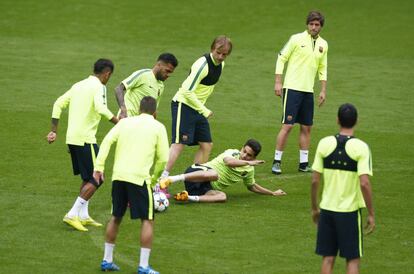 Daniel Alves, Ivan Rakitic, Bartra y Neymar, entre otros.