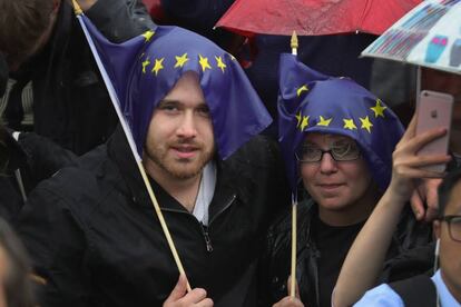 Jóvenes en la manifestación de protesta contra los resultados del referéndum que decidió la salida de Reino Unido de la UE: