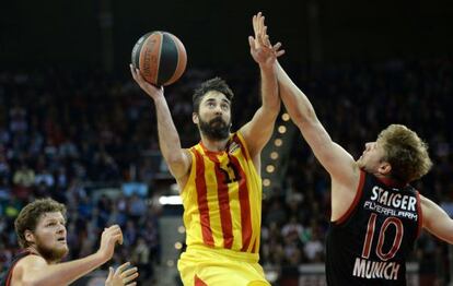 Navarro entra a canasta, ante Staiger.