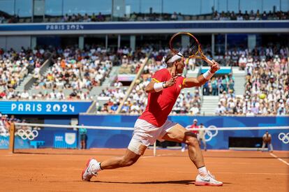 Rafa Nadal, en acción ante Novak Djokovic.