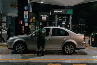 Aspecto de una gasolinera de Petróleos Mexicanos (PEMEX) en Ciudad de México, México, el jueves 4 de mayo de 2023.