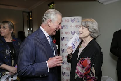 Actress Maggie Smith talks with Prince Charles, in 2016.