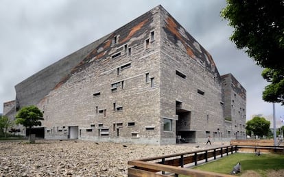 Exterior del Museo de Ningbo (China), proyectado por Wang Shu, premio Pritzker de arquitectura 2012.