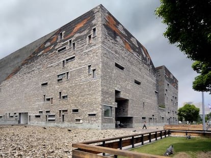 Exterior del Museo de Ningbo (China), proyectado por Wang Shu, premio Pritzker de arquitectura 2012.