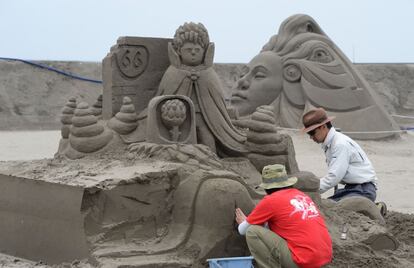 Está previsto que más de 50.000 visitantes pasen por la playa de Yasashigaura en Asahi (Japón) mientras dure el festival.