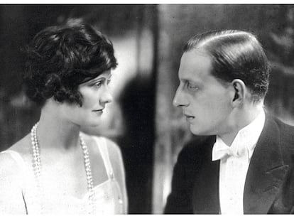 Gabrielle Coco Chanel y el Gran Duque Dmitri Pávlovich de Rusia, en 1920. Hay amores que salen rana, pero el dios del 'networking' escribe sobre renglones torcidos.